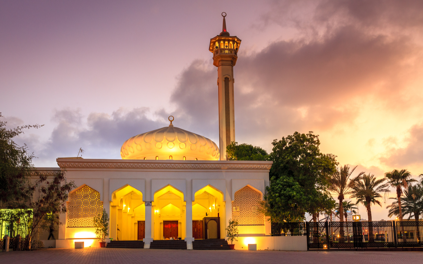 Grand Bur Dubai mosque (bayut.com)