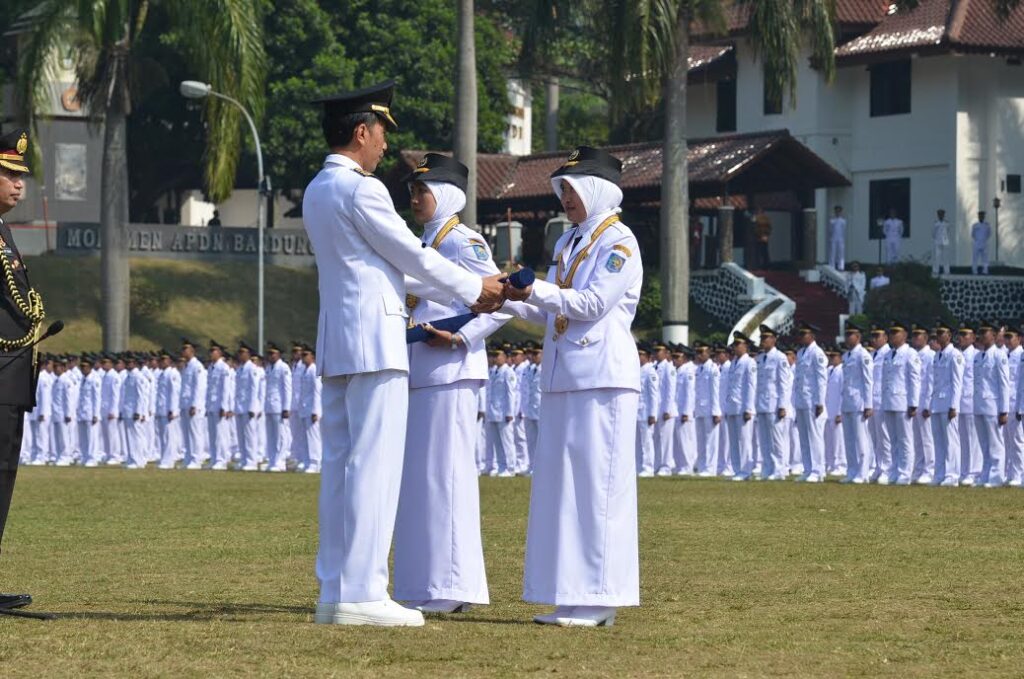 Presiden Jokowi Melantik Lulusan IPDN / Setkab 